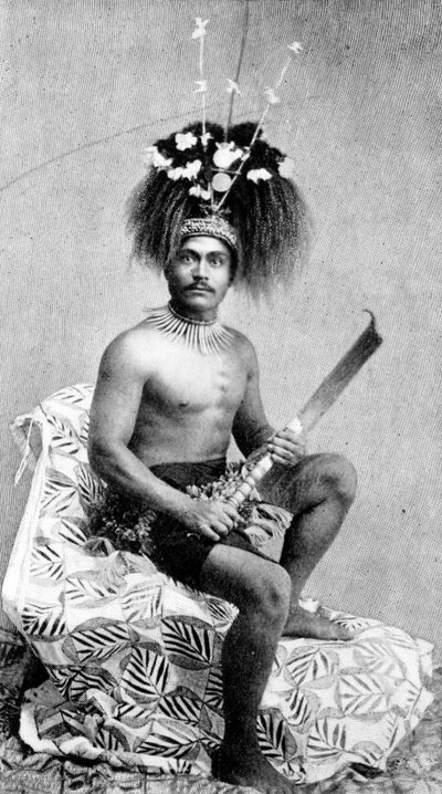 Talolo, in der zeremoniellen Kleidung eines Manaia, ca. 1895 von Thomas Andrew